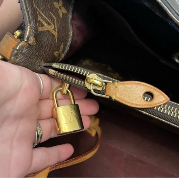 Authentic Louis Vuitton Montaigne MM - Picture 8 of 15